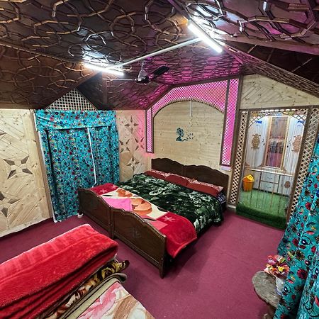 Houseboat Young Balmoral Castle Σριναγκάρ Εξωτερικό φωτογραφία