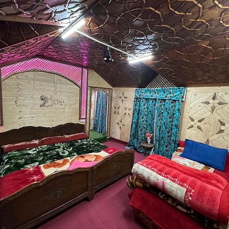 Houseboat Young Balmoral Castle Σριναγκάρ Εξωτερικό φωτογραφία