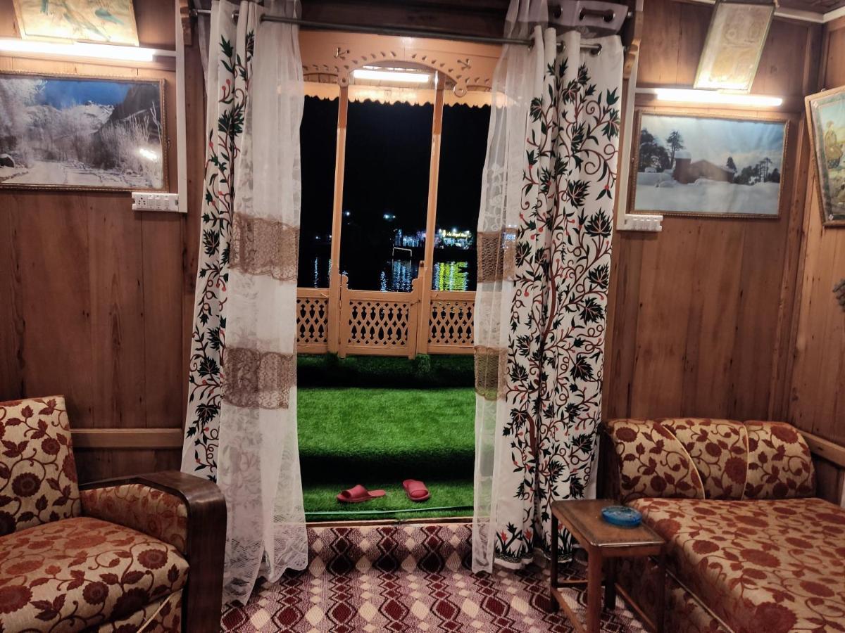 Houseboat Young Balmoral Castle Σριναγκάρ Εξωτερικό φωτογραφία