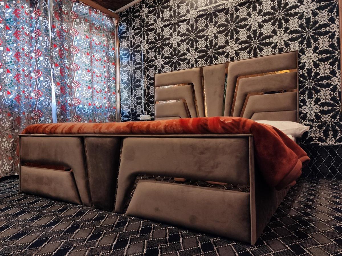 Houseboat Young Balmoral Castle Σριναγκάρ Εξωτερικό φωτογραφία