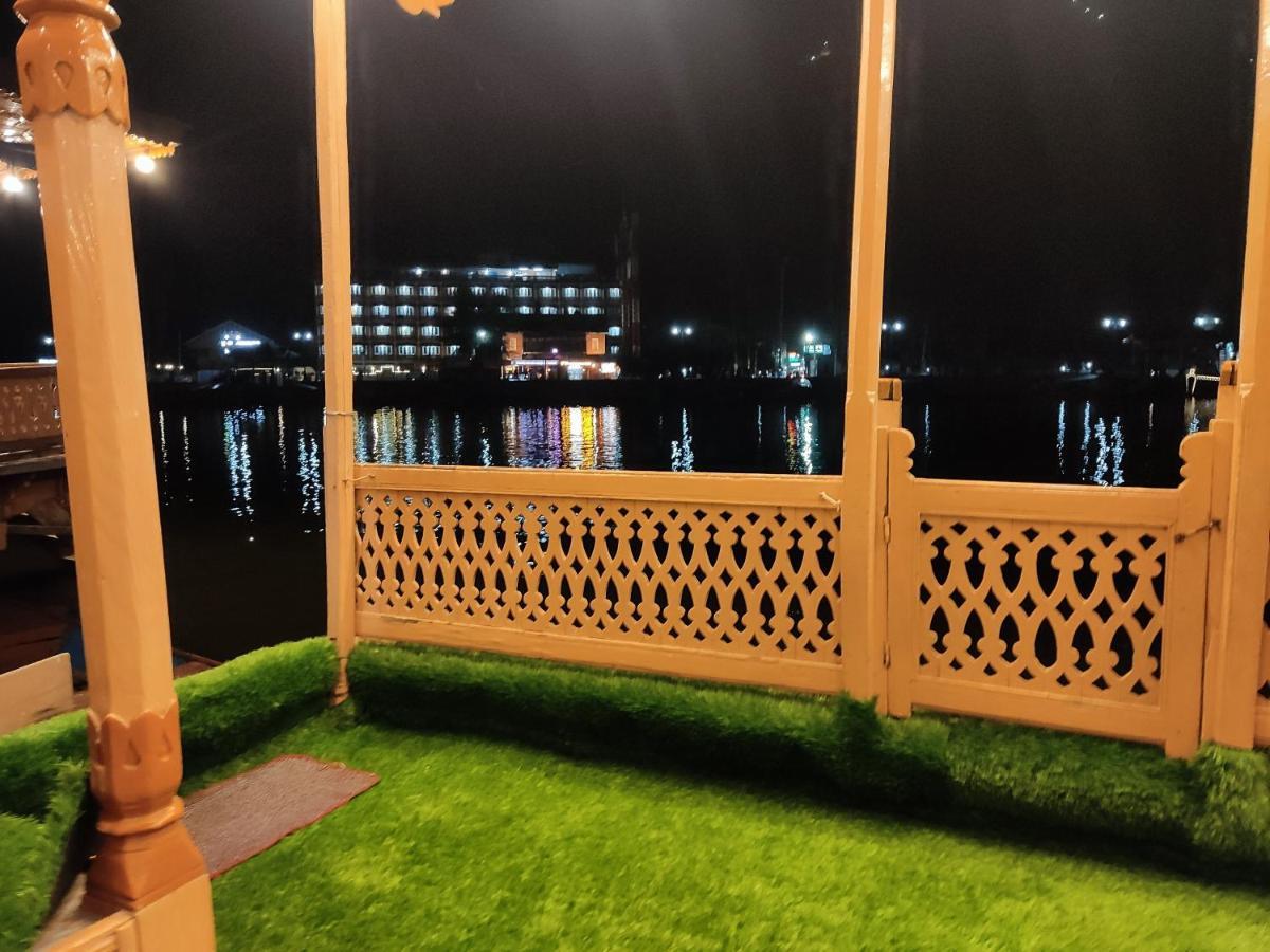 Houseboat Young Balmoral Castle Σριναγκάρ Εξωτερικό φωτογραφία
