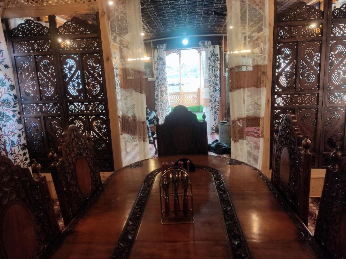 Houseboat Young Balmoral Castle Σριναγκάρ Εξωτερικό φωτογραφία