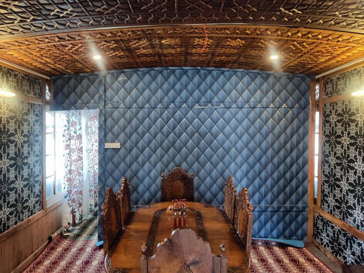 Houseboat Young Balmoral Castle Σριναγκάρ Εξωτερικό φωτογραφία