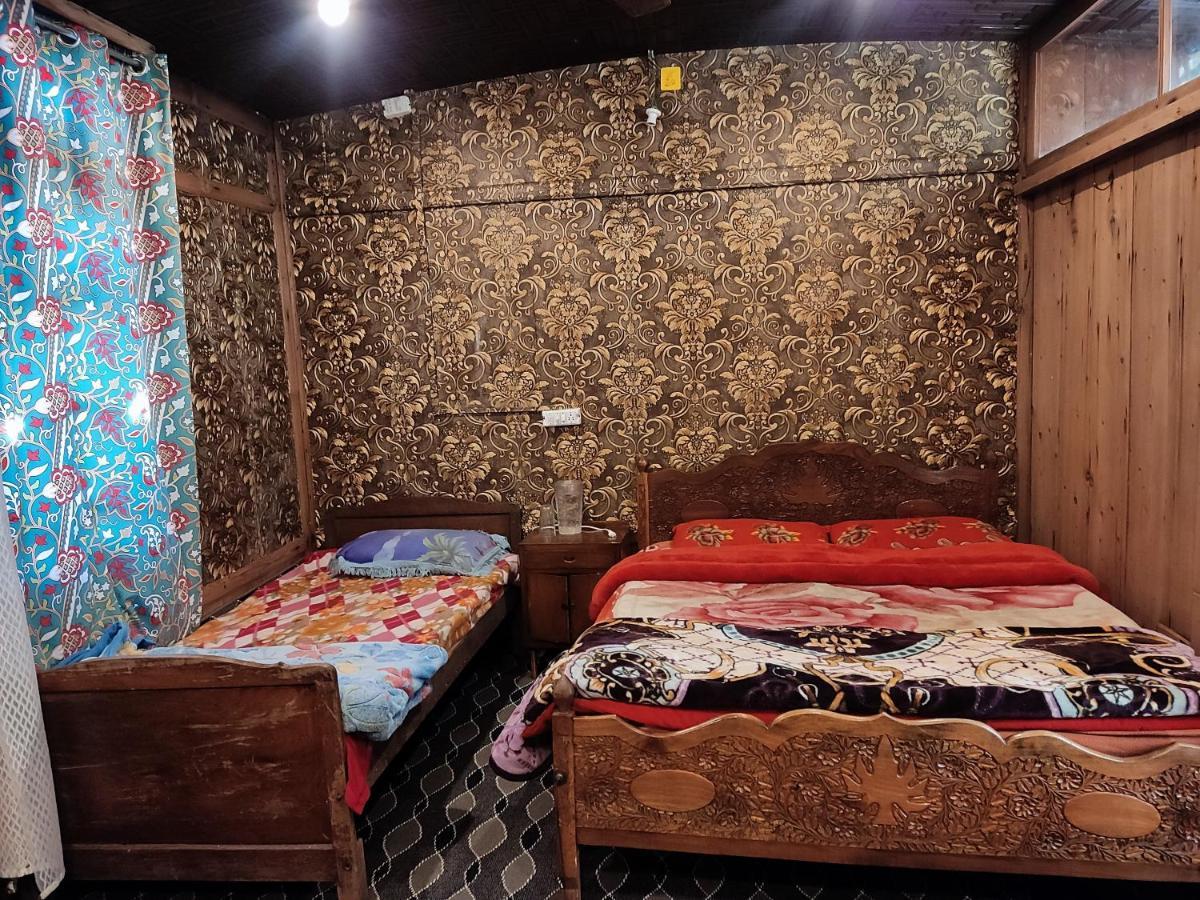 Houseboat Young Balmoral Castle Σριναγκάρ Εξωτερικό φωτογραφία