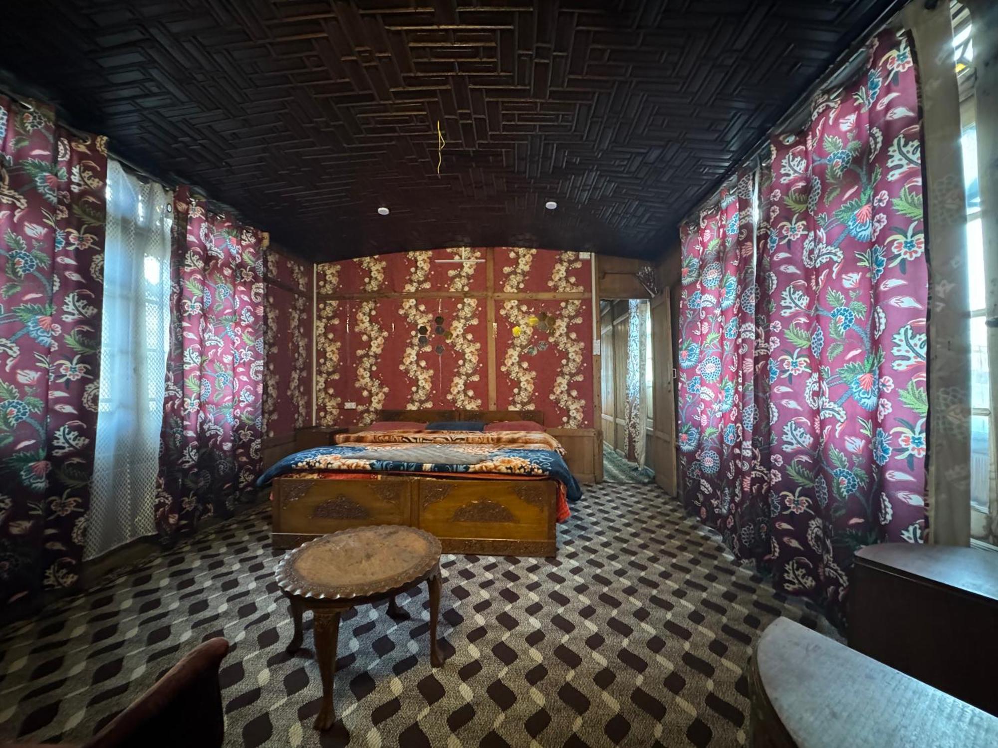 Houseboat Young Balmoral Castle Σριναγκάρ Εξωτερικό φωτογραφία