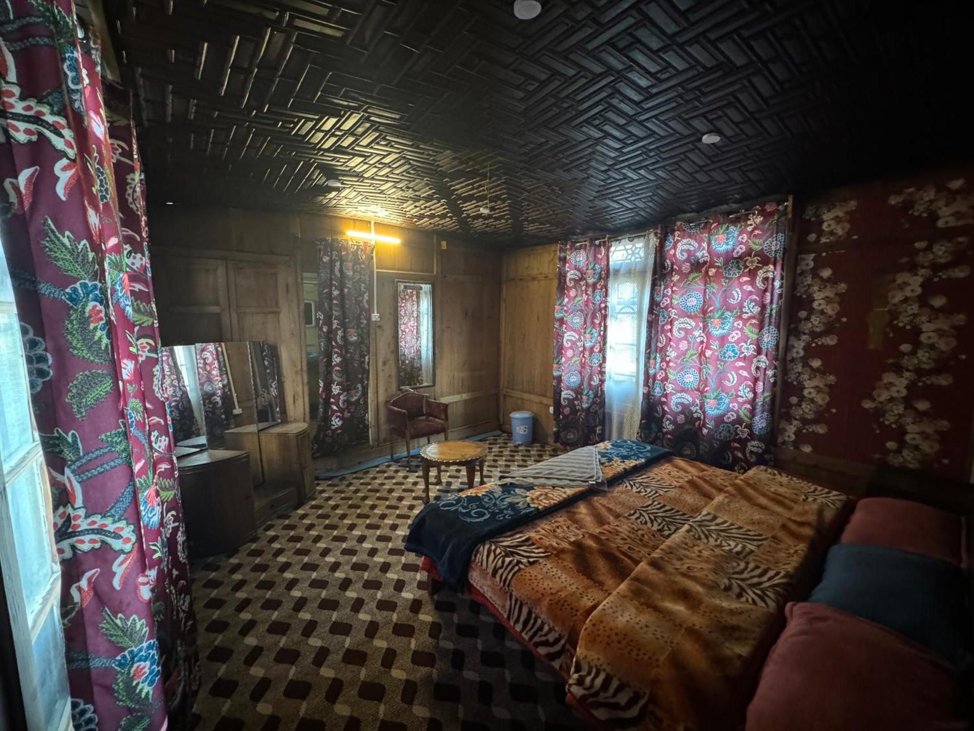 Houseboat Young Balmoral Castle Σριναγκάρ Εξωτερικό φωτογραφία