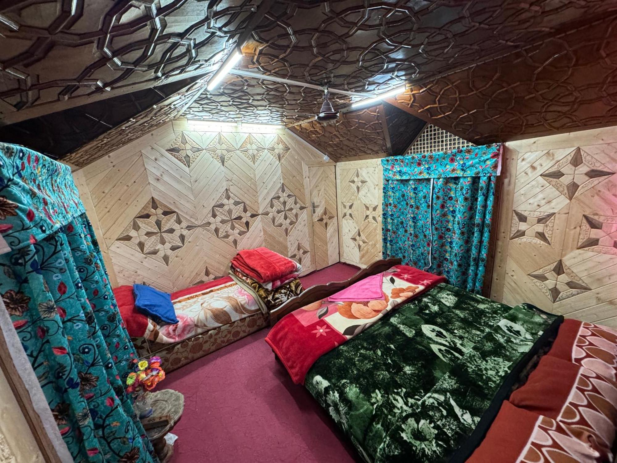 Houseboat Young Balmoral Castle Σριναγκάρ Εξωτερικό φωτογραφία