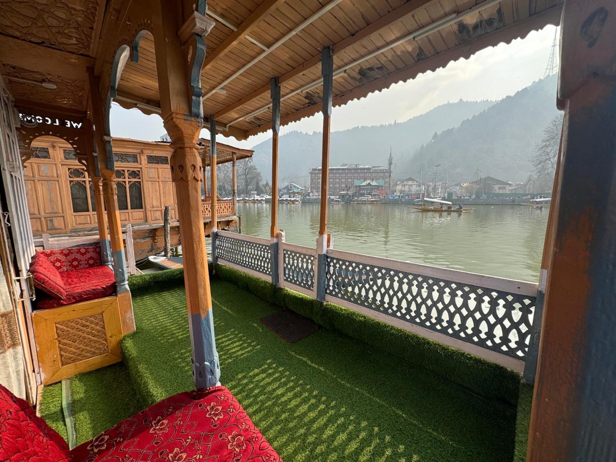 Houseboat Young Balmoral Castle Σριναγκάρ Εξωτερικό φωτογραφία